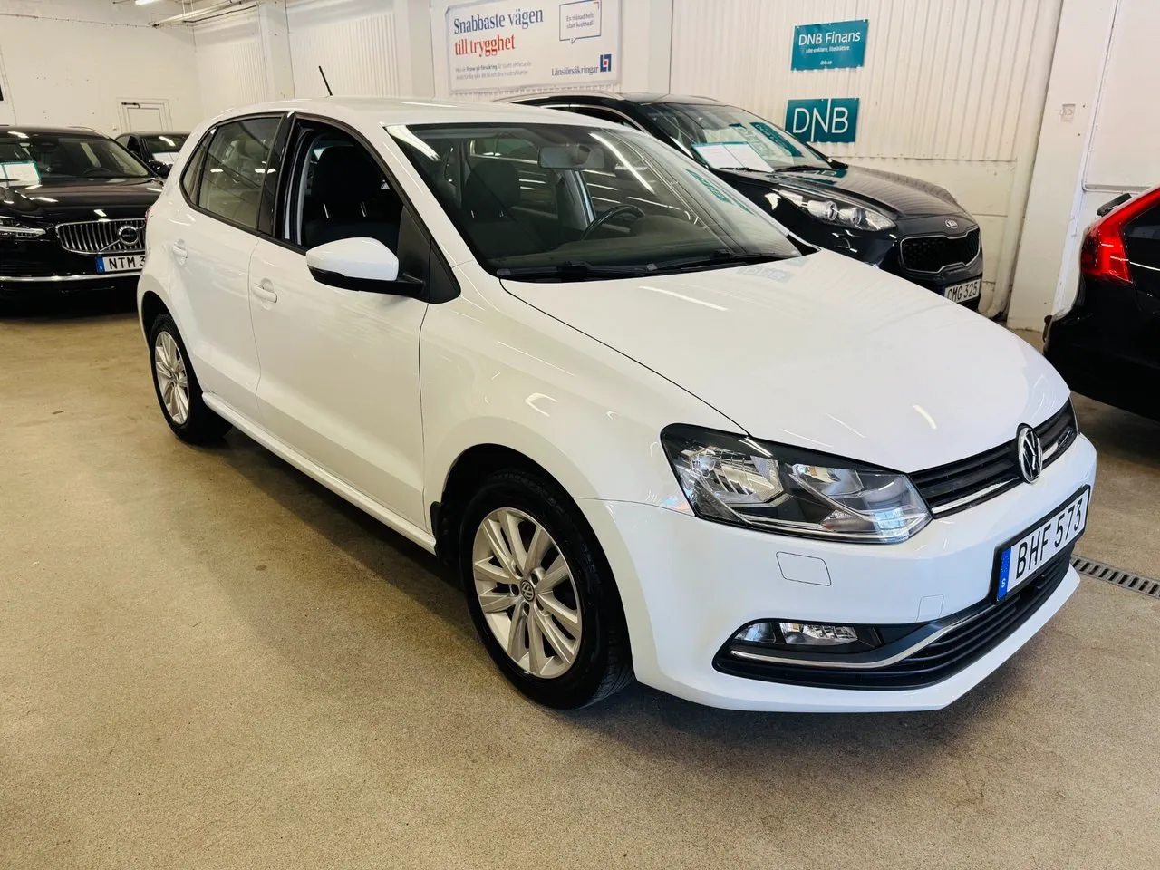 Vehicle image 10