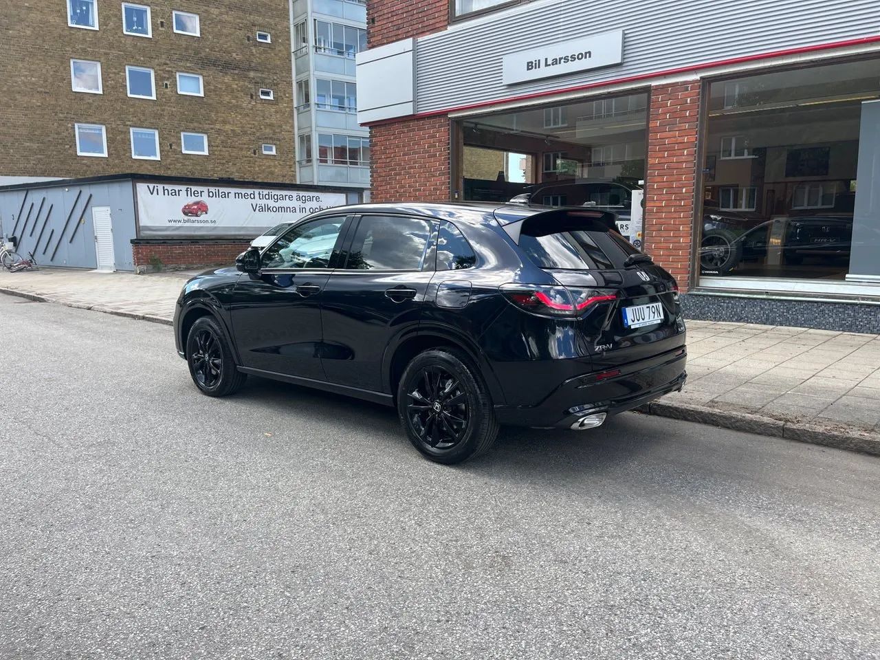 Vehicle image 3