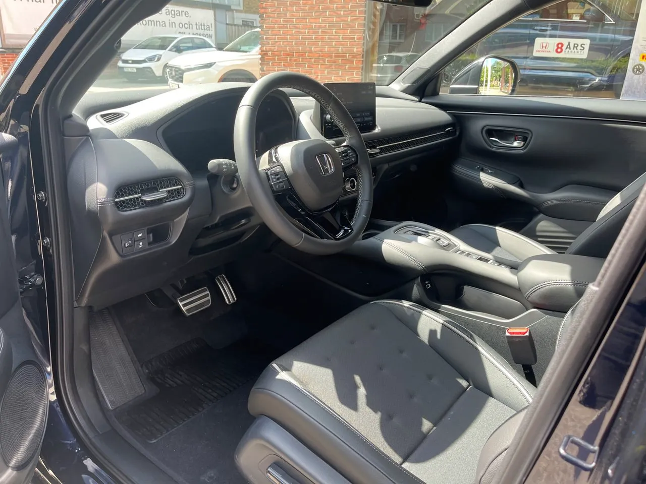 Vehicle image 8