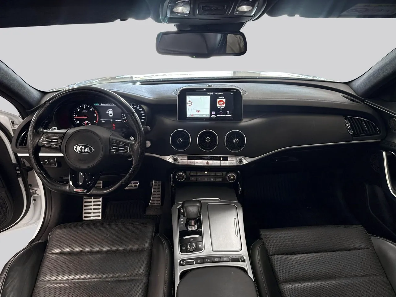 Vehicle image 6