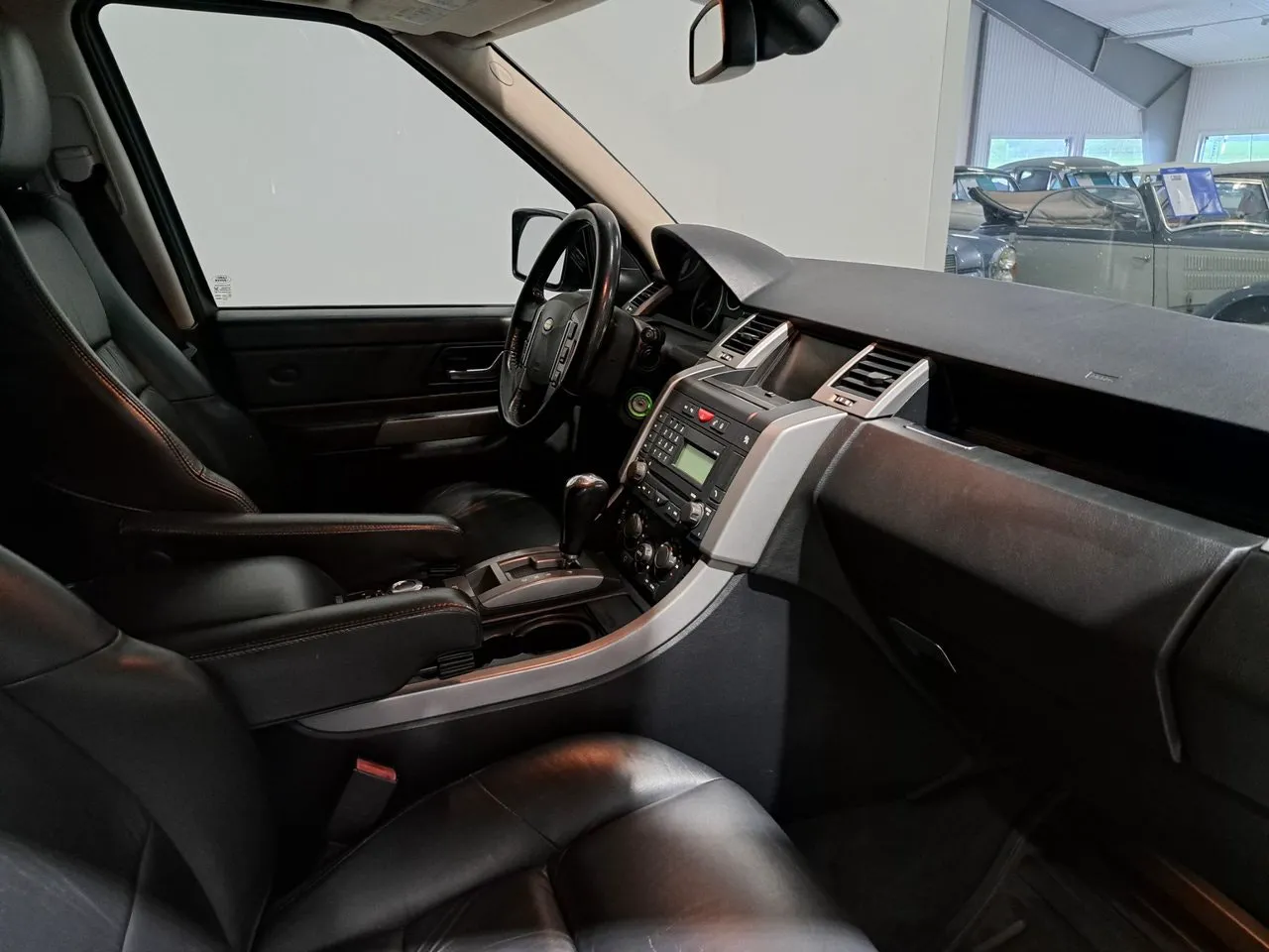 Vehicle image 10