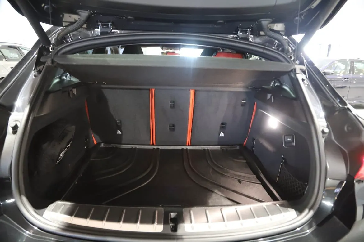 Vehicle image 14