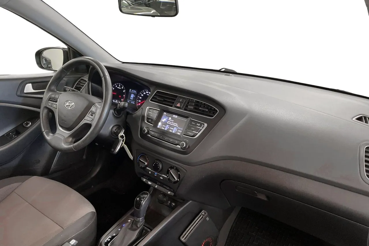 Vehicle image 14