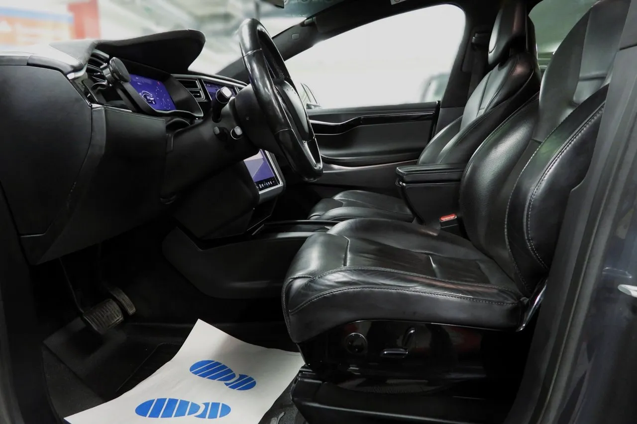 Vehicle image 18