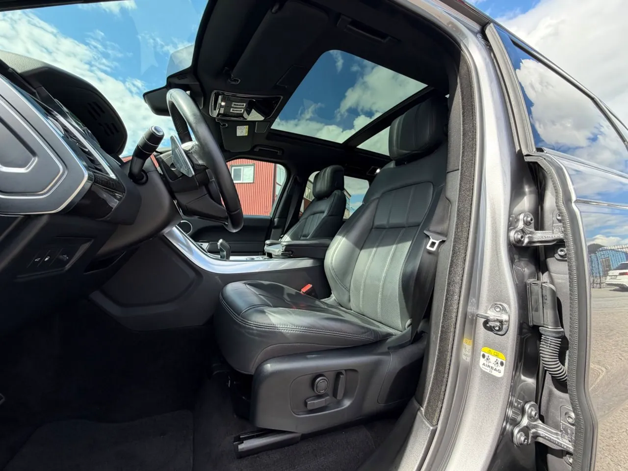 Vehicle image 18