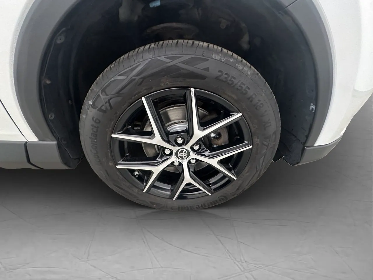 Vehicle image 32