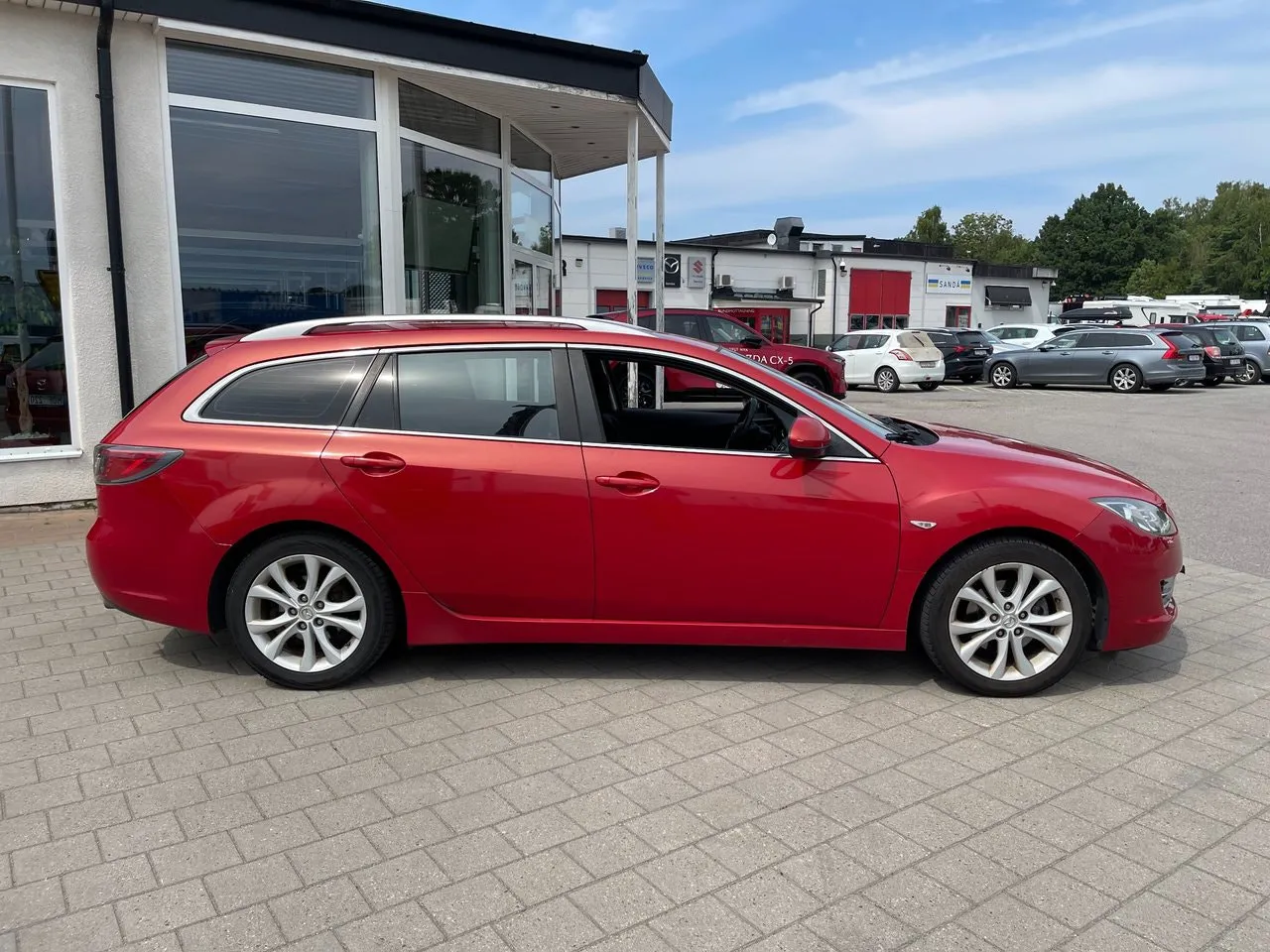 Vehicle image 3