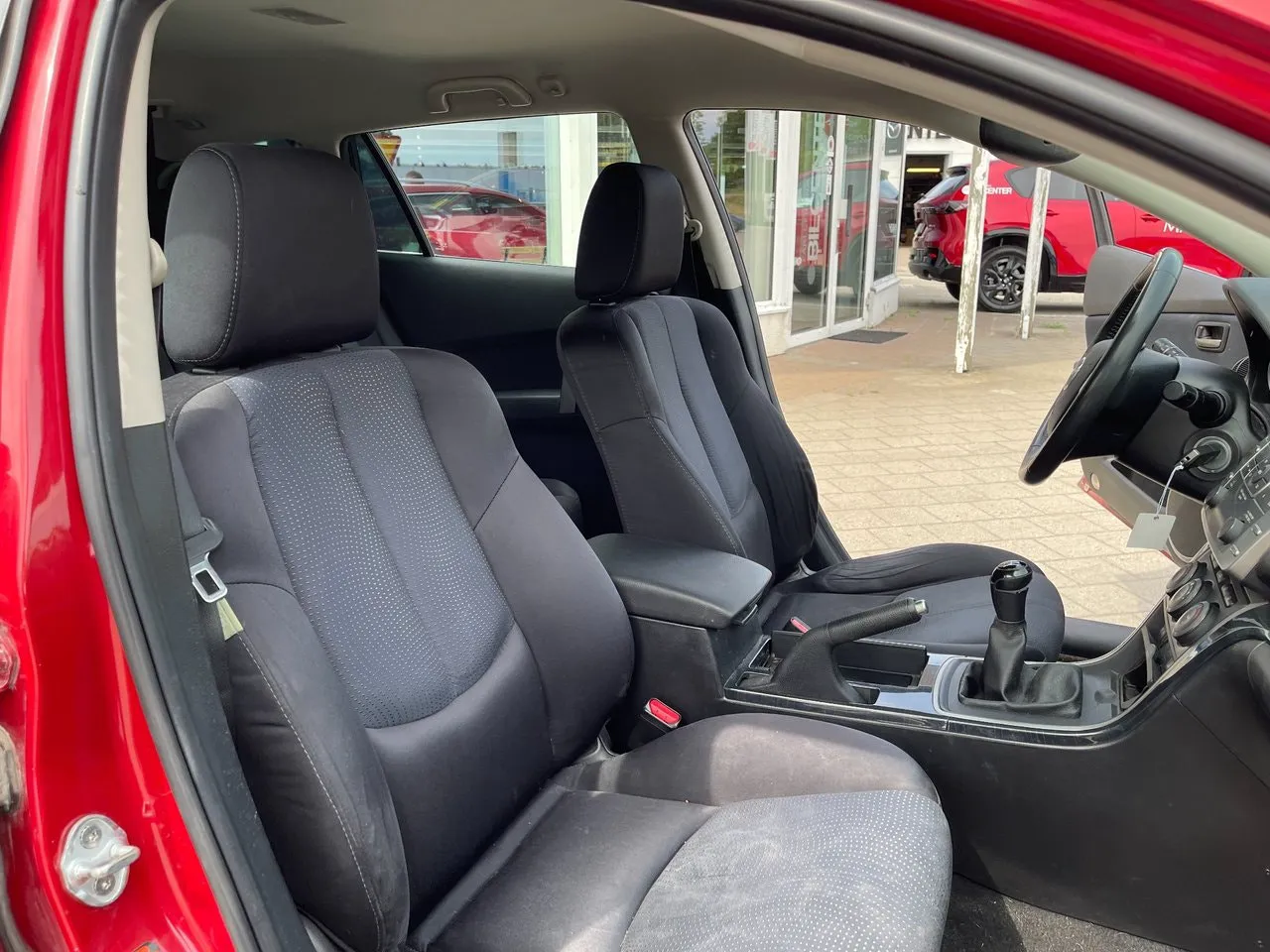 Vehicle image 16