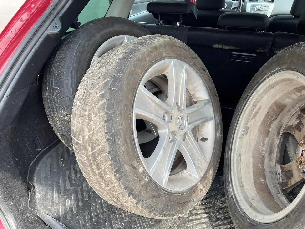 Vehicle image 15