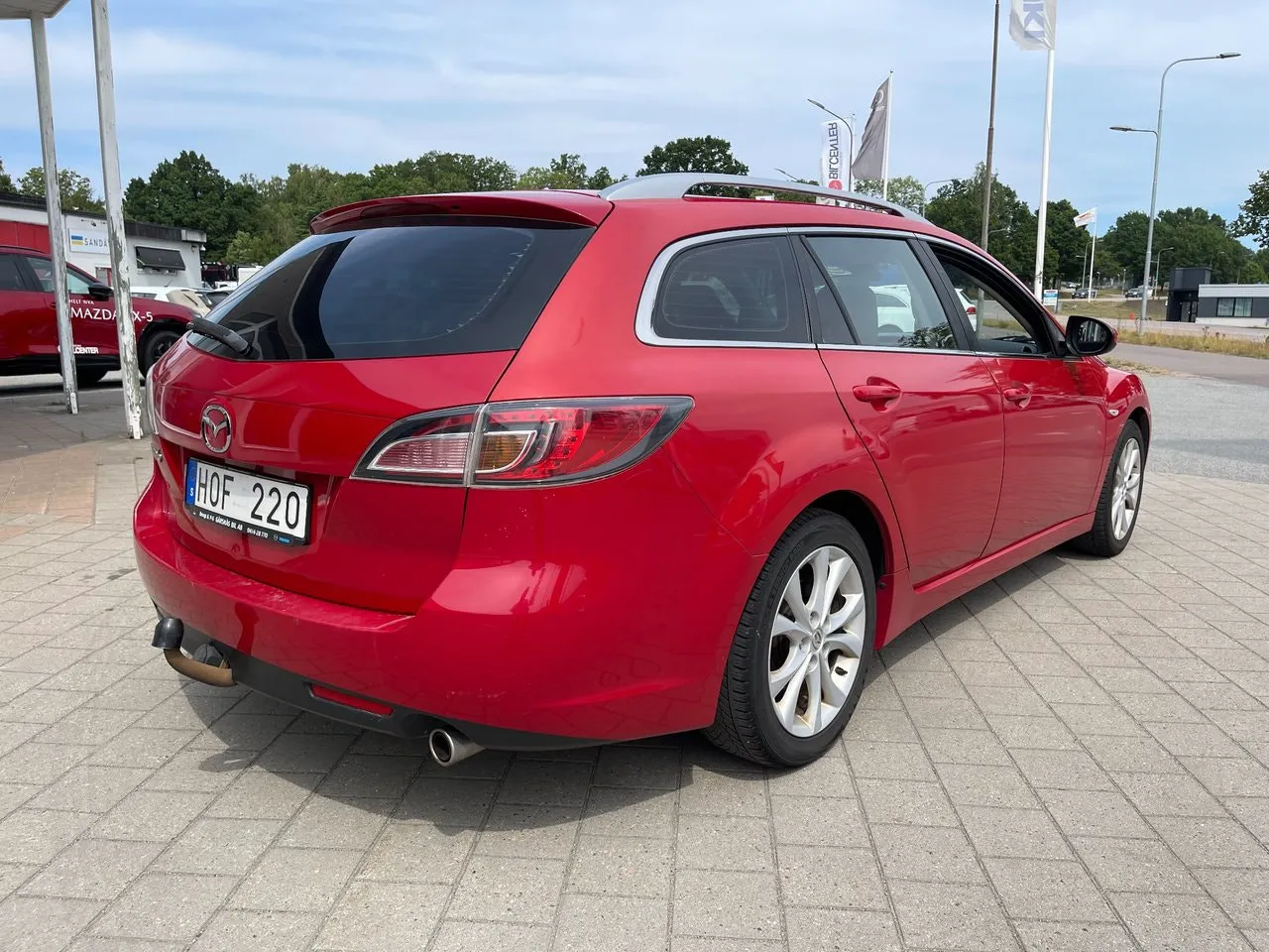 Vehicle image 4
