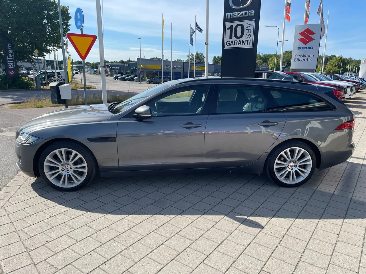 Vehicle image 7