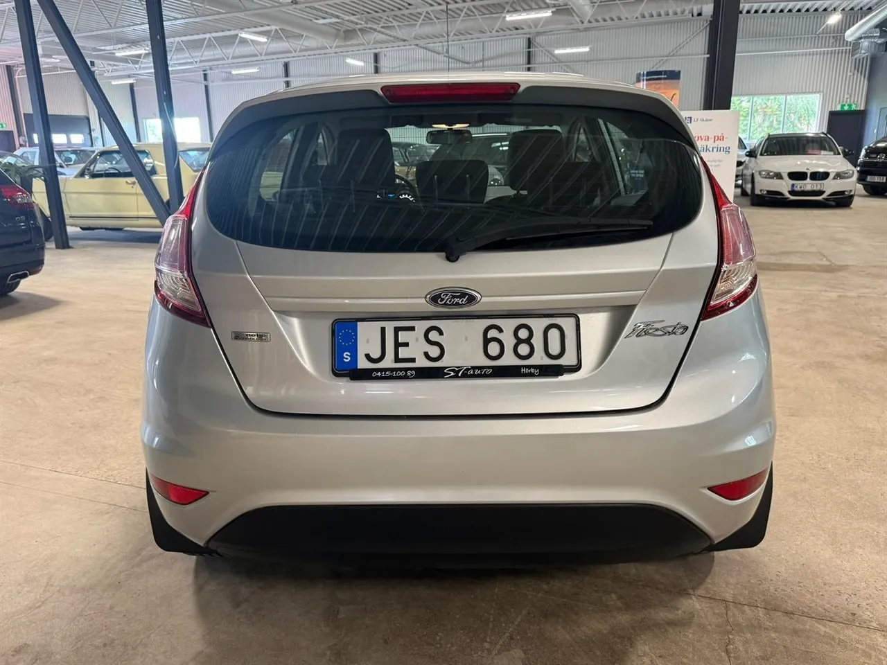 Vehicle image 4