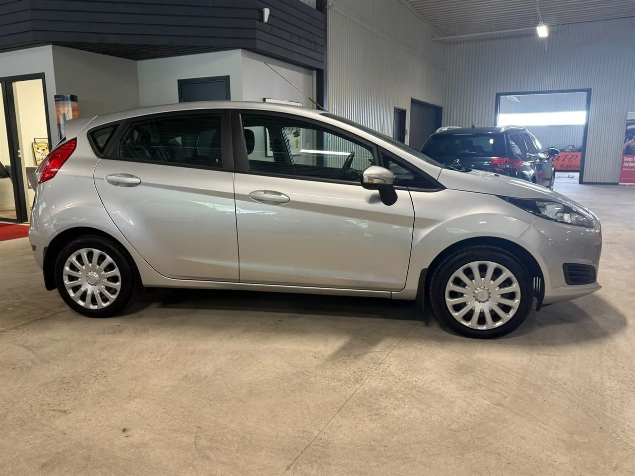 Vehicle image 7