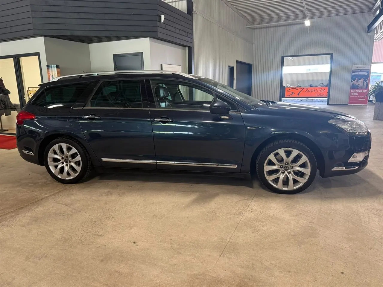 Vehicle image 8