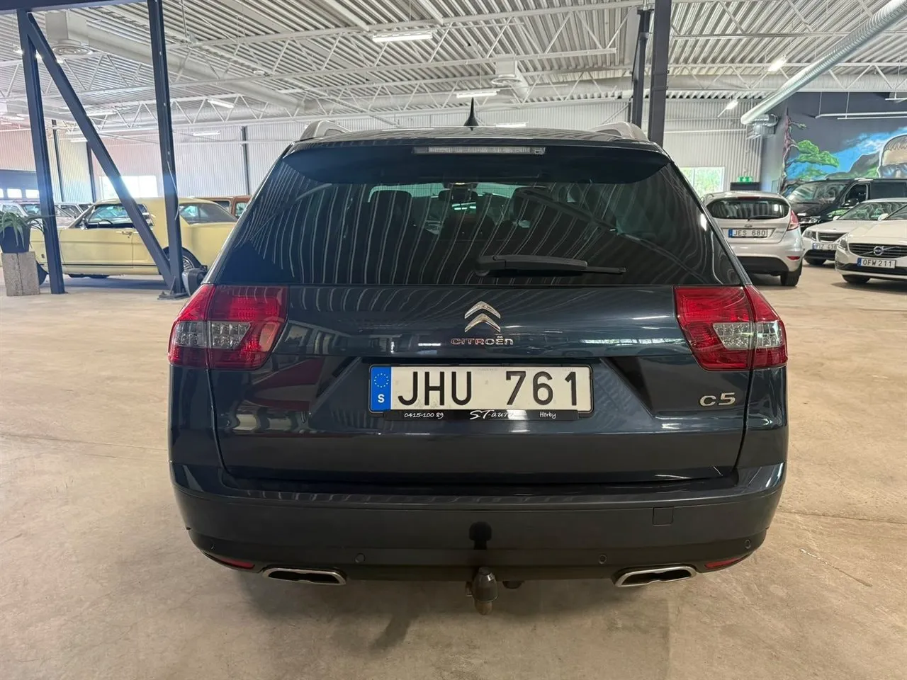 Vehicle image 6