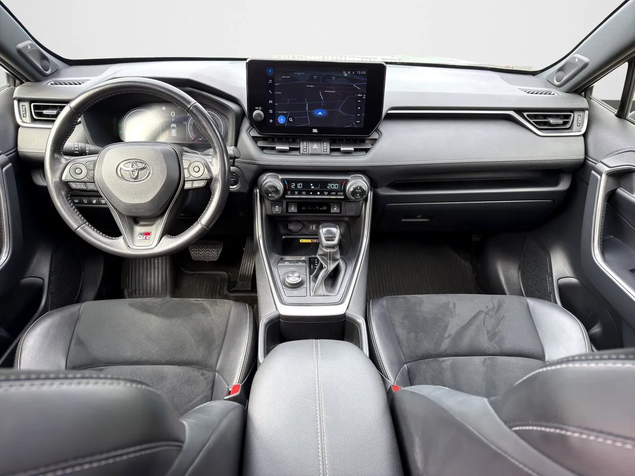 Vehicle image 11