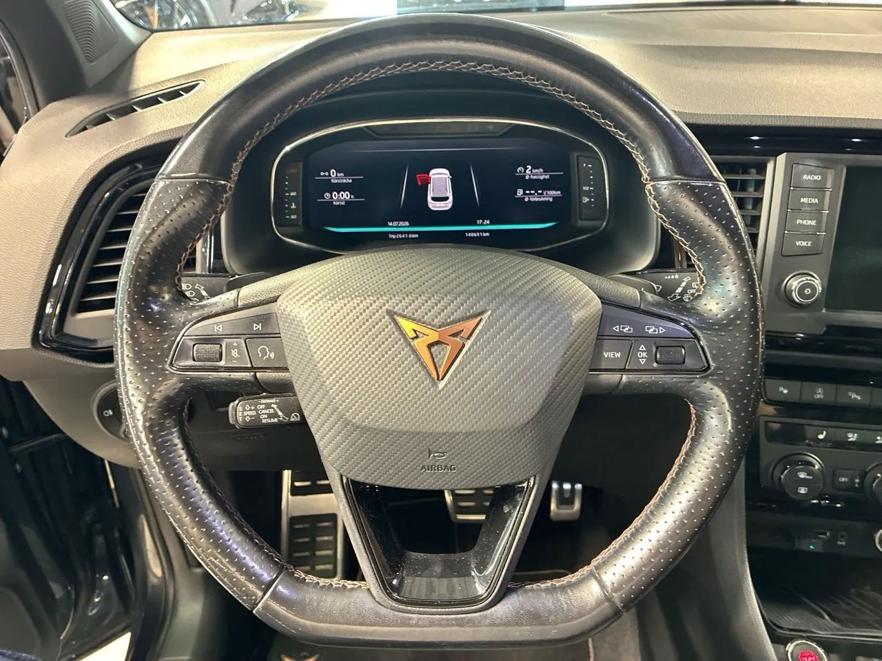 Vehicle image 15