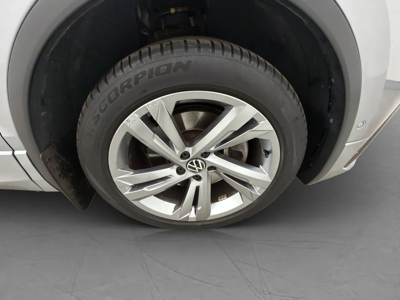 Vehicle image 32