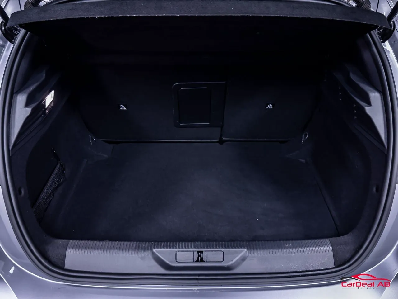 Vehicle image 16