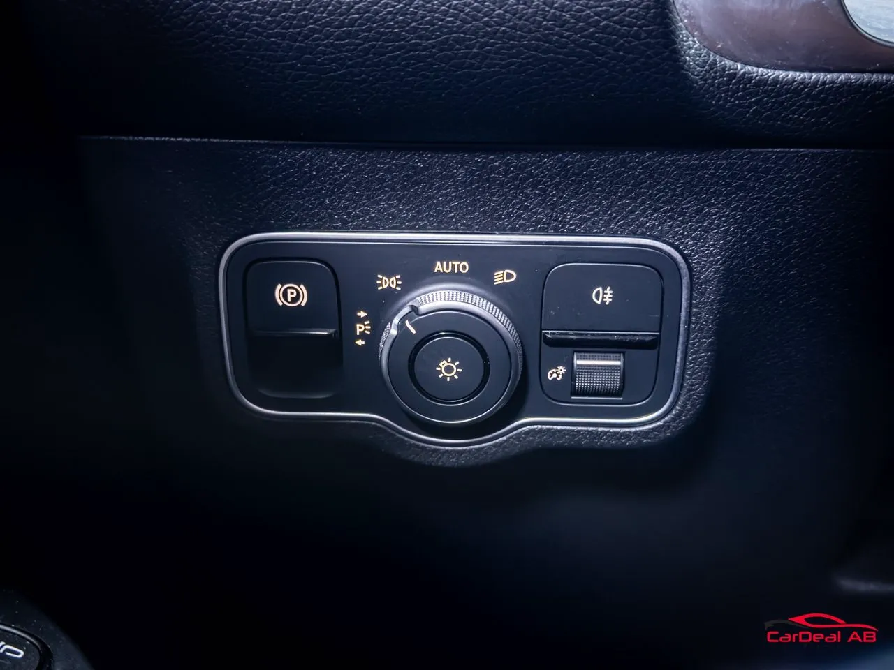 Vehicle image 32