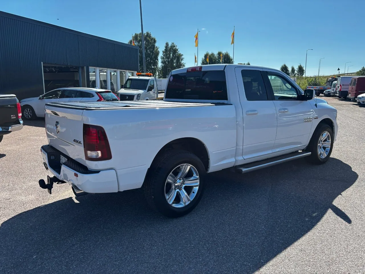 Vehicle image 5