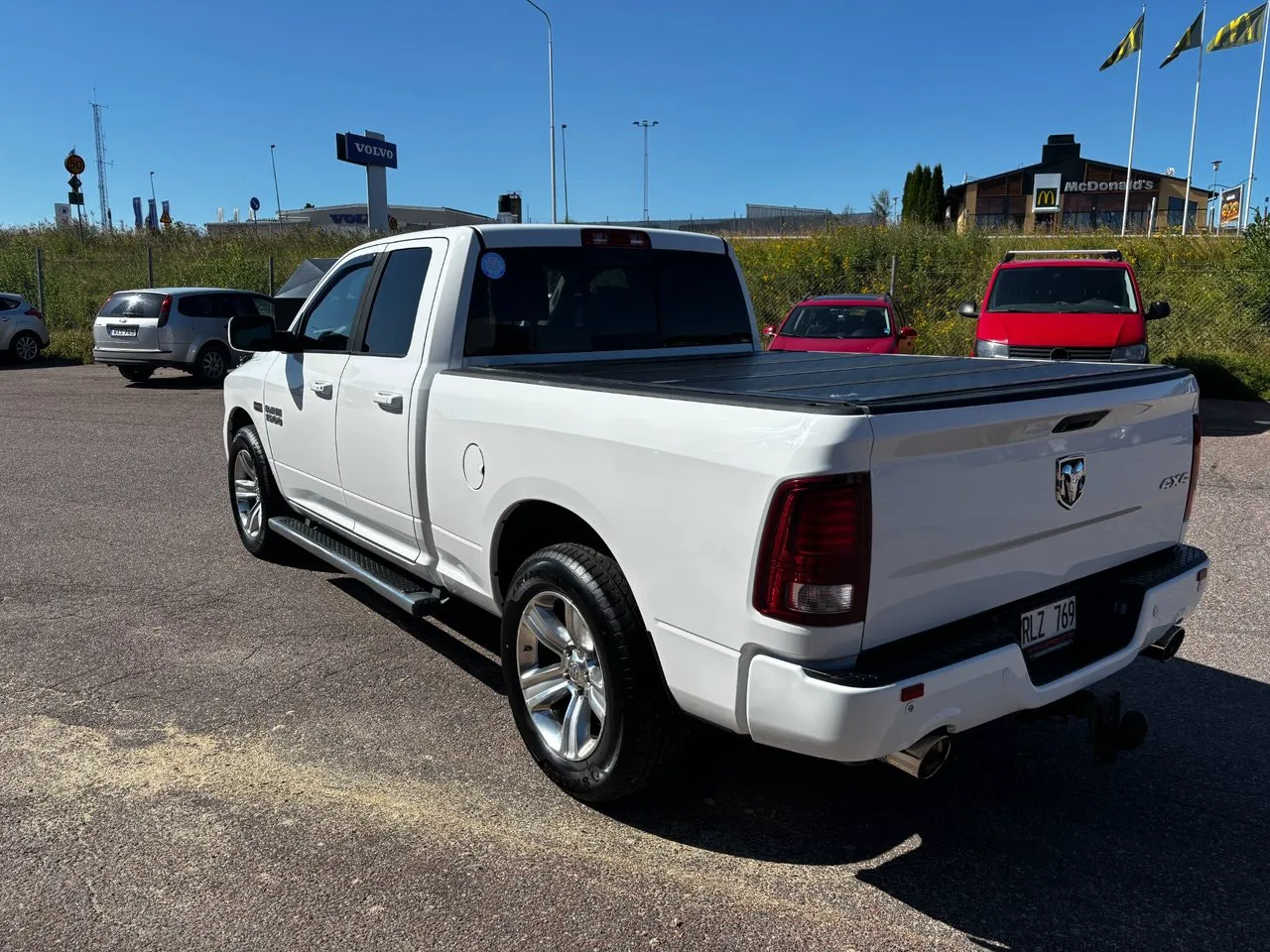 Vehicle image 3