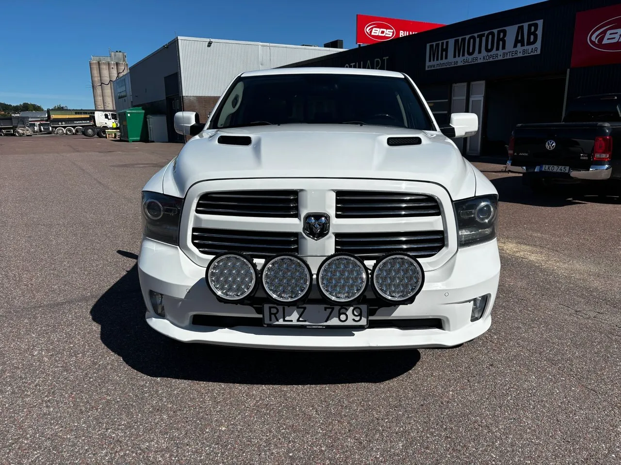 Vehicle image 2
