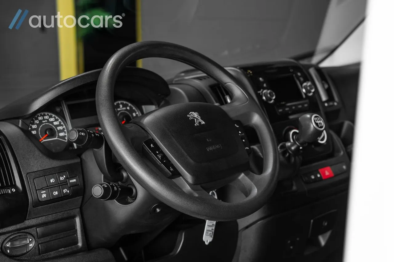Vehicle image 20