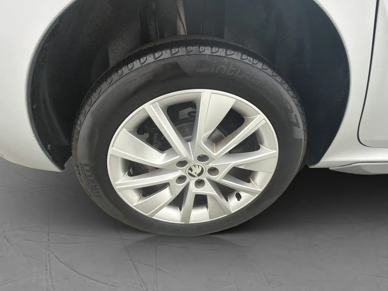 Vehicle image 32
