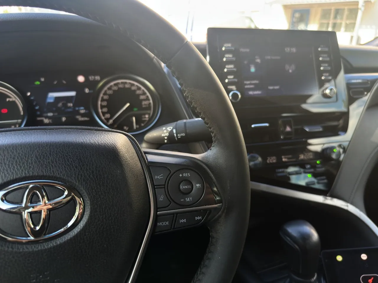 Vehicle image 16
