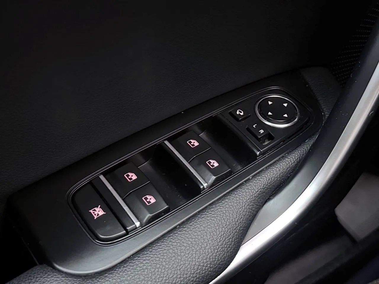Vehicle image 28