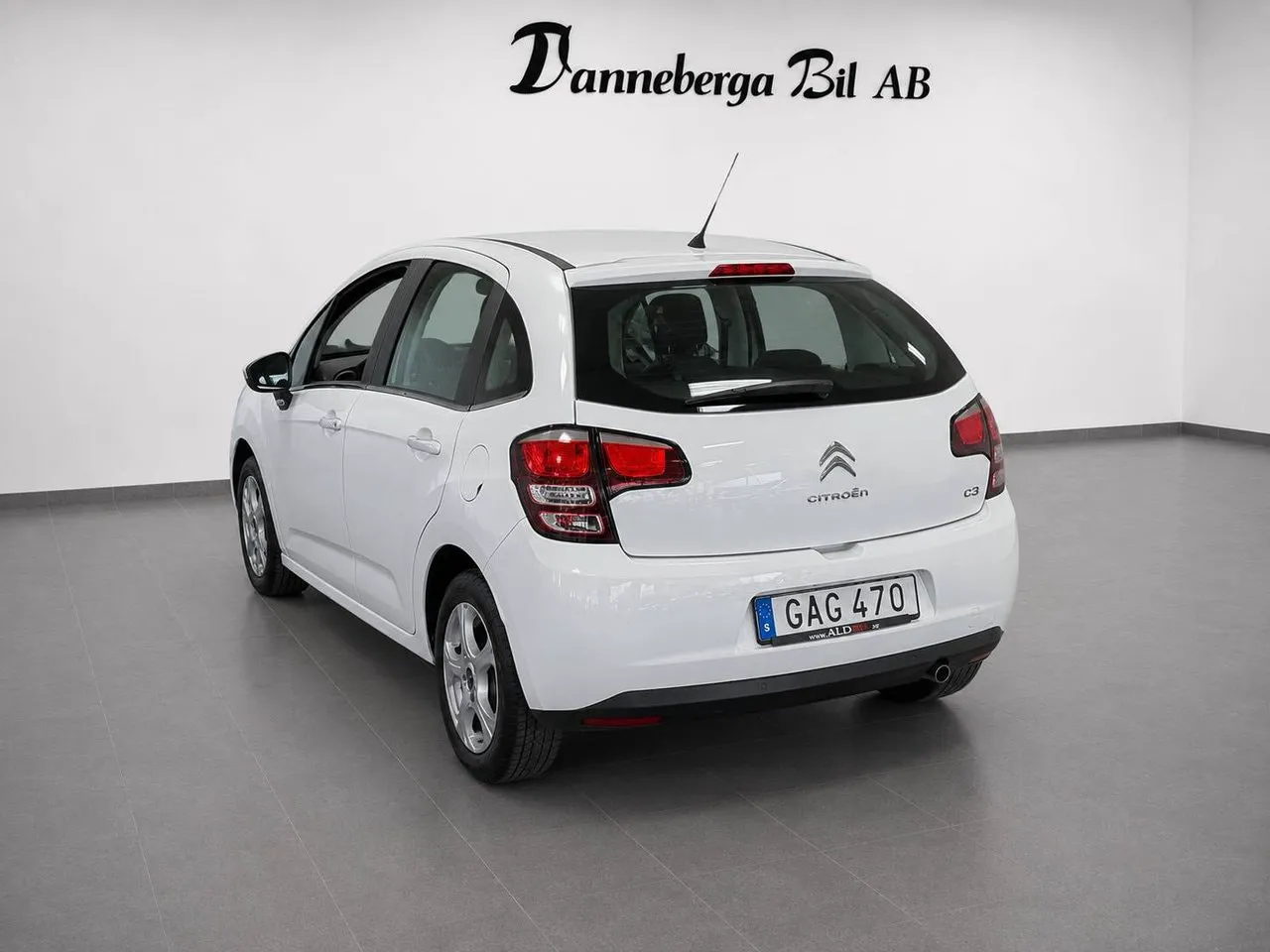 Vehicle image 3