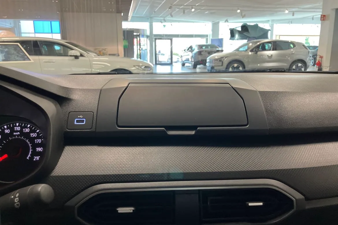 Vehicle image 14