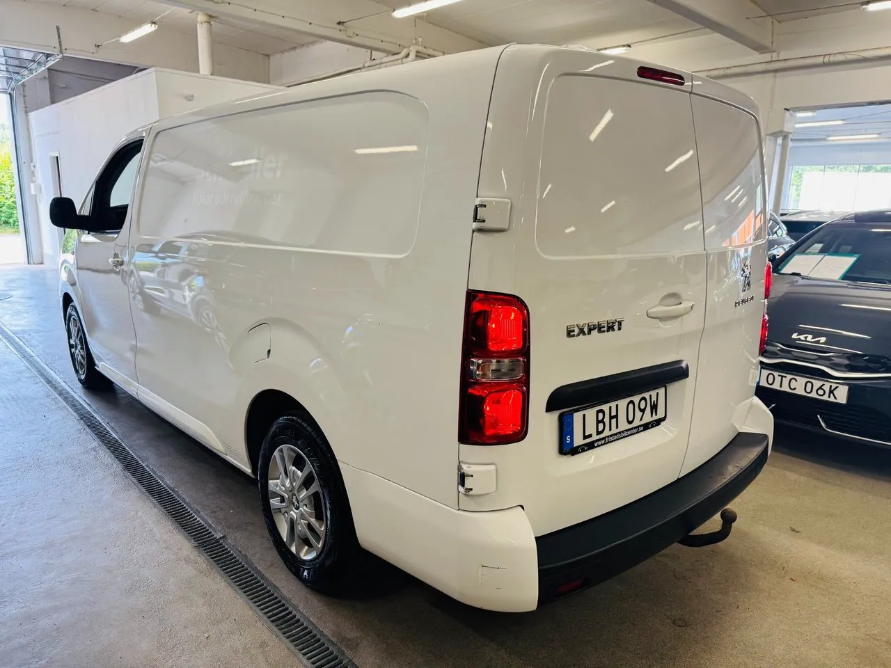 Vehicle image 14