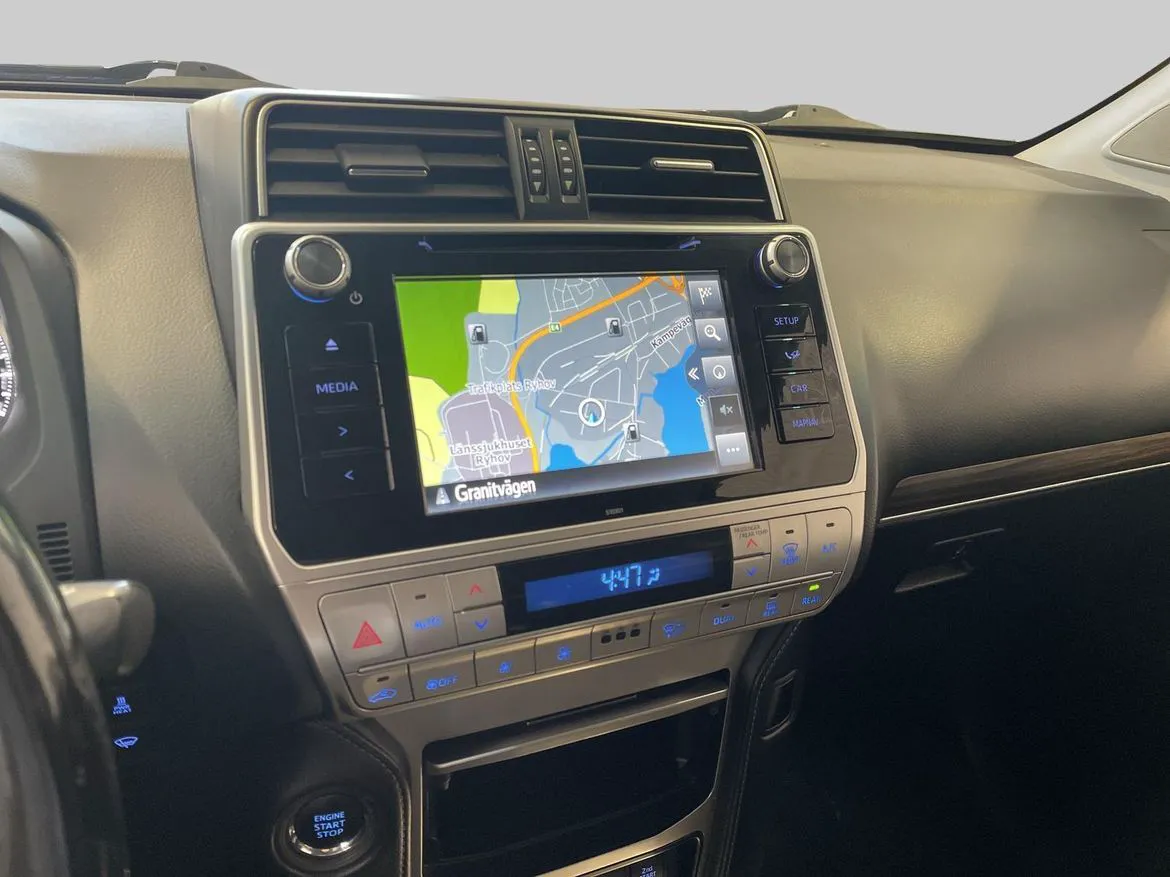 Vehicle image 16