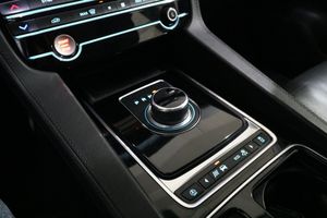 Jaguar F-Pace bild 14