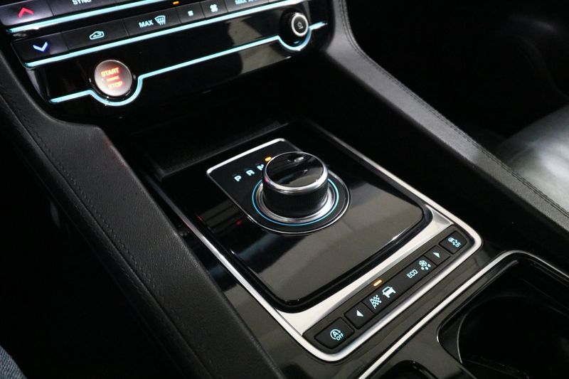 Jaguar F-Pace bild 14