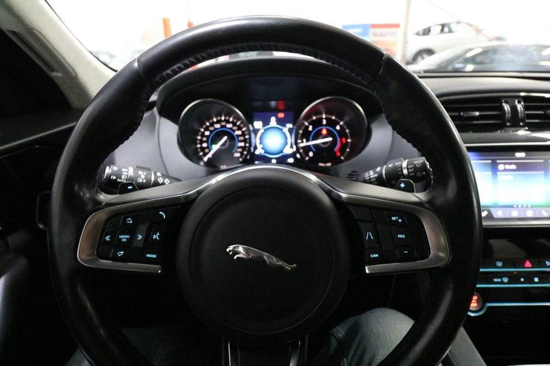 Jaguar F-Pace bild 9