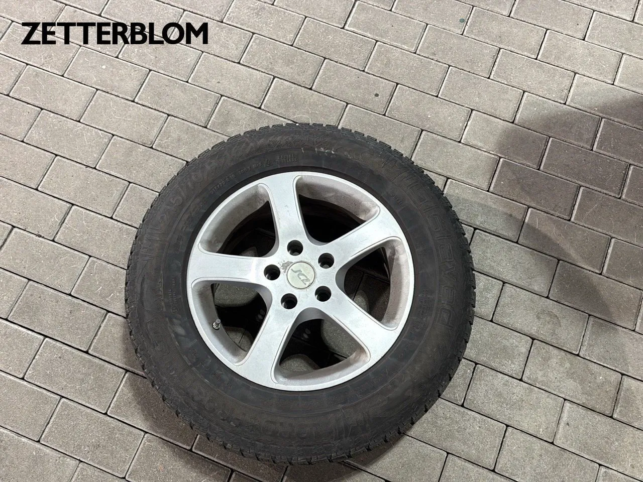 Vehicle image 13