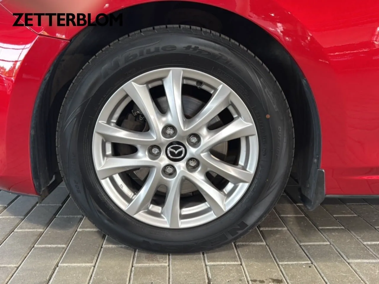 Vehicle image 12