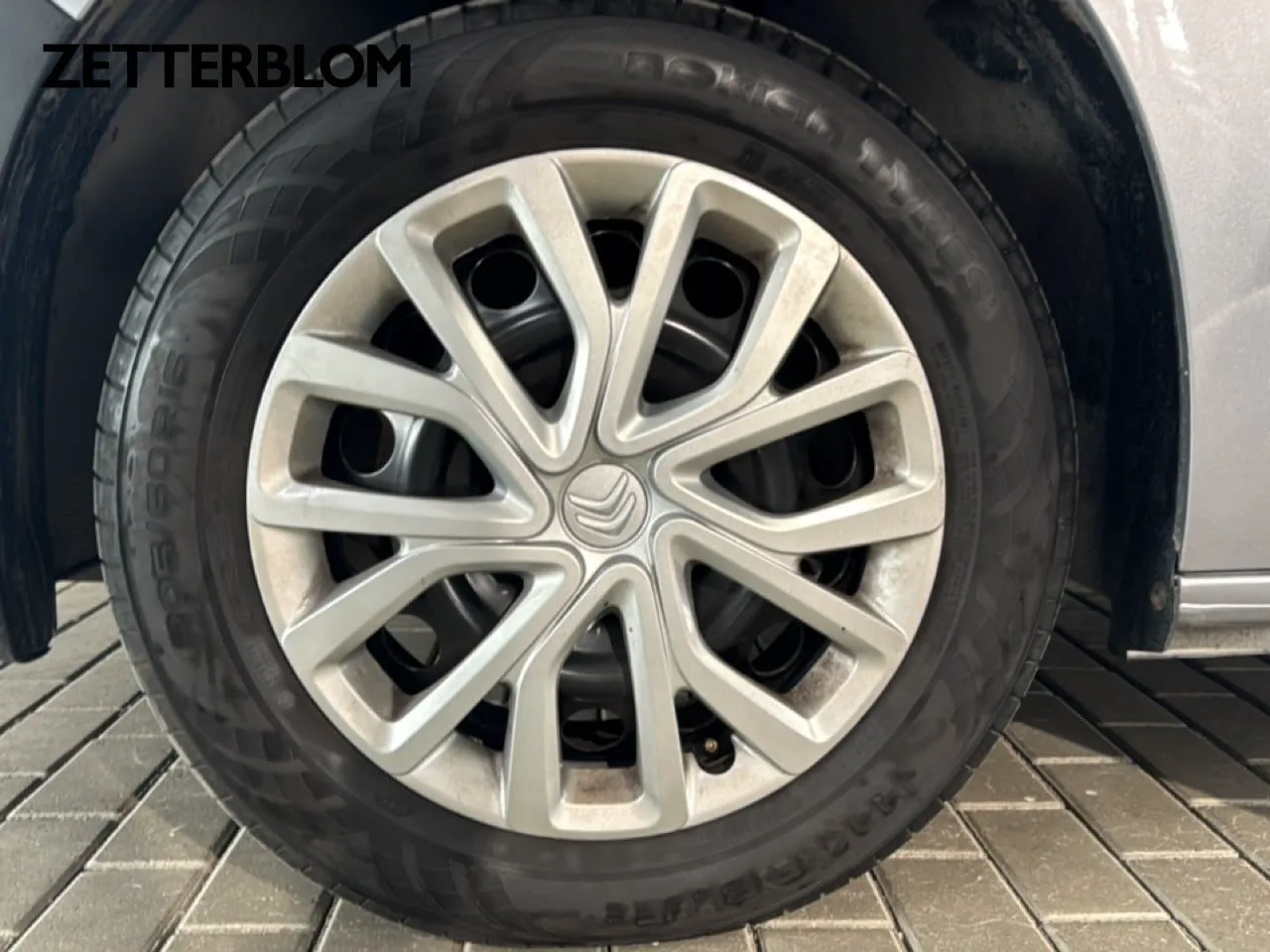 Vehicle image 12