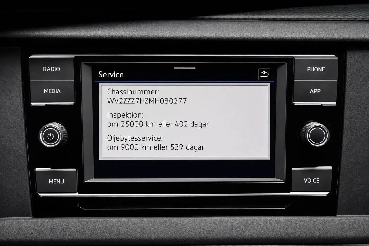 Vehicle image 18