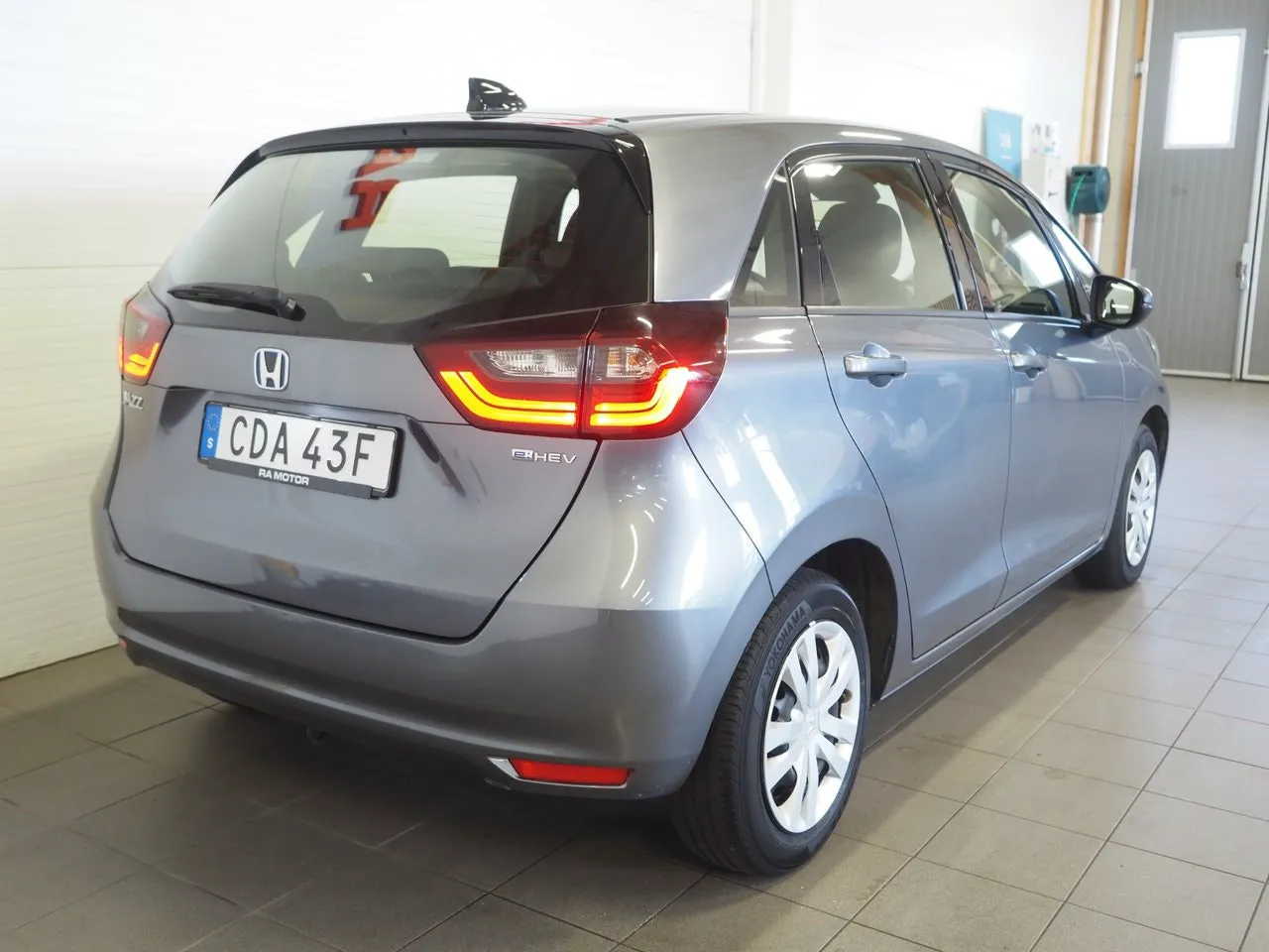 Vehicle image 5