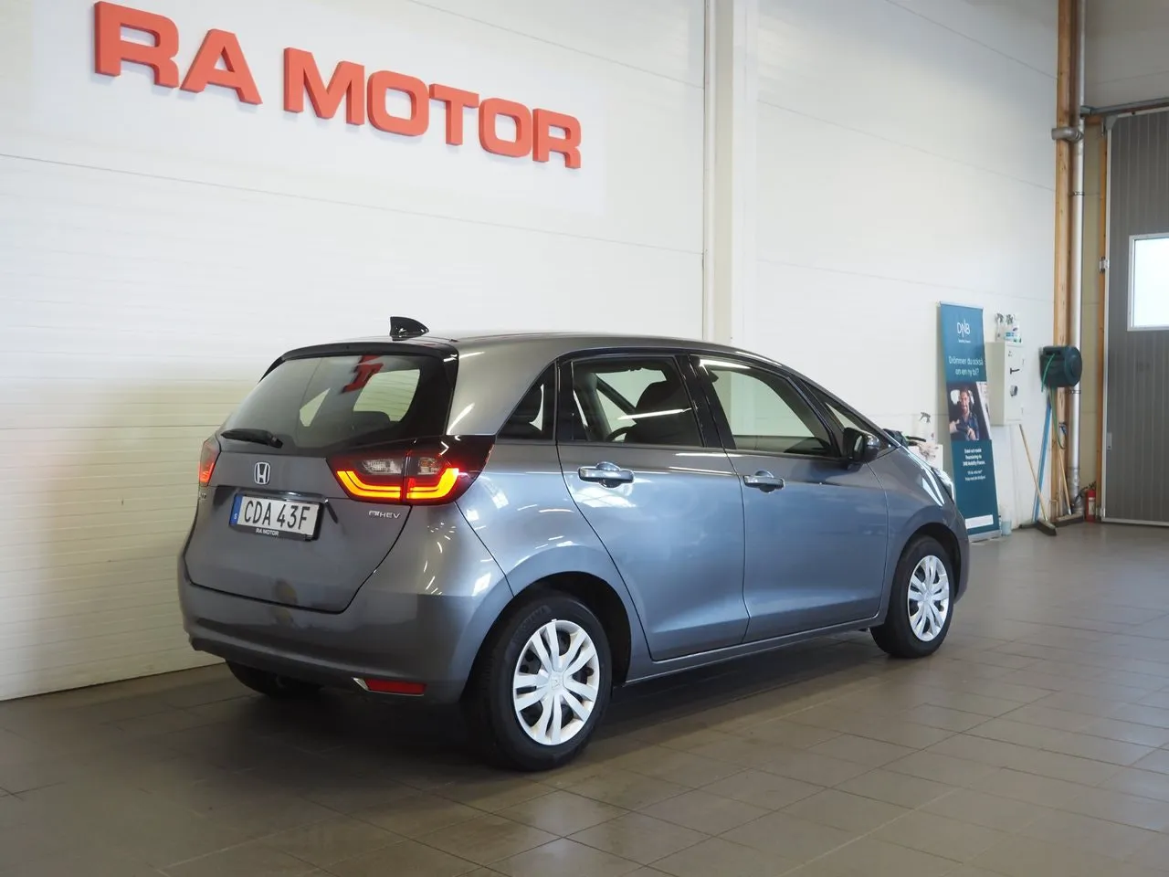 Vehicle image 4