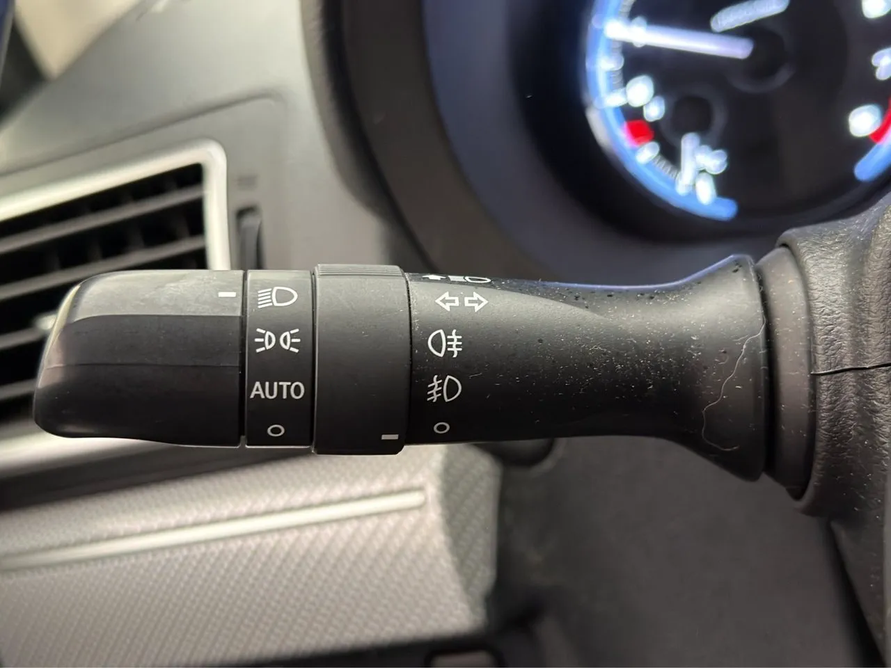 Vehicle image 32