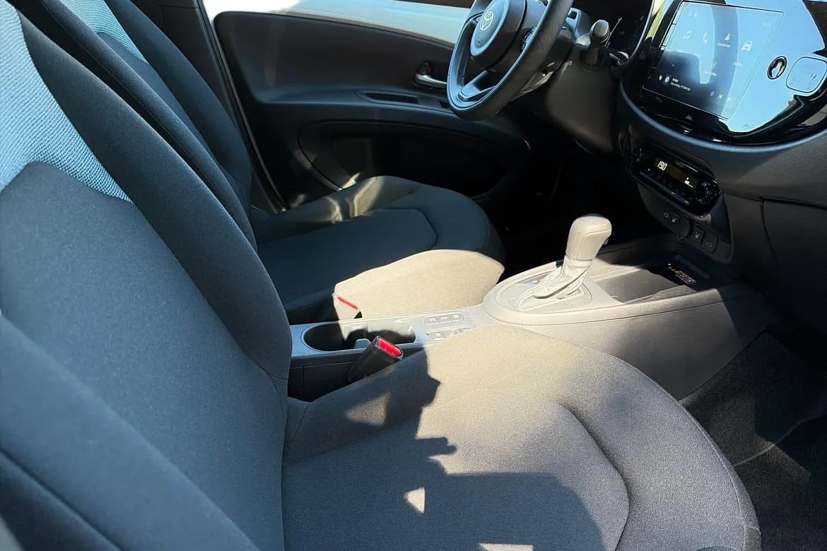 Vehicle image 8