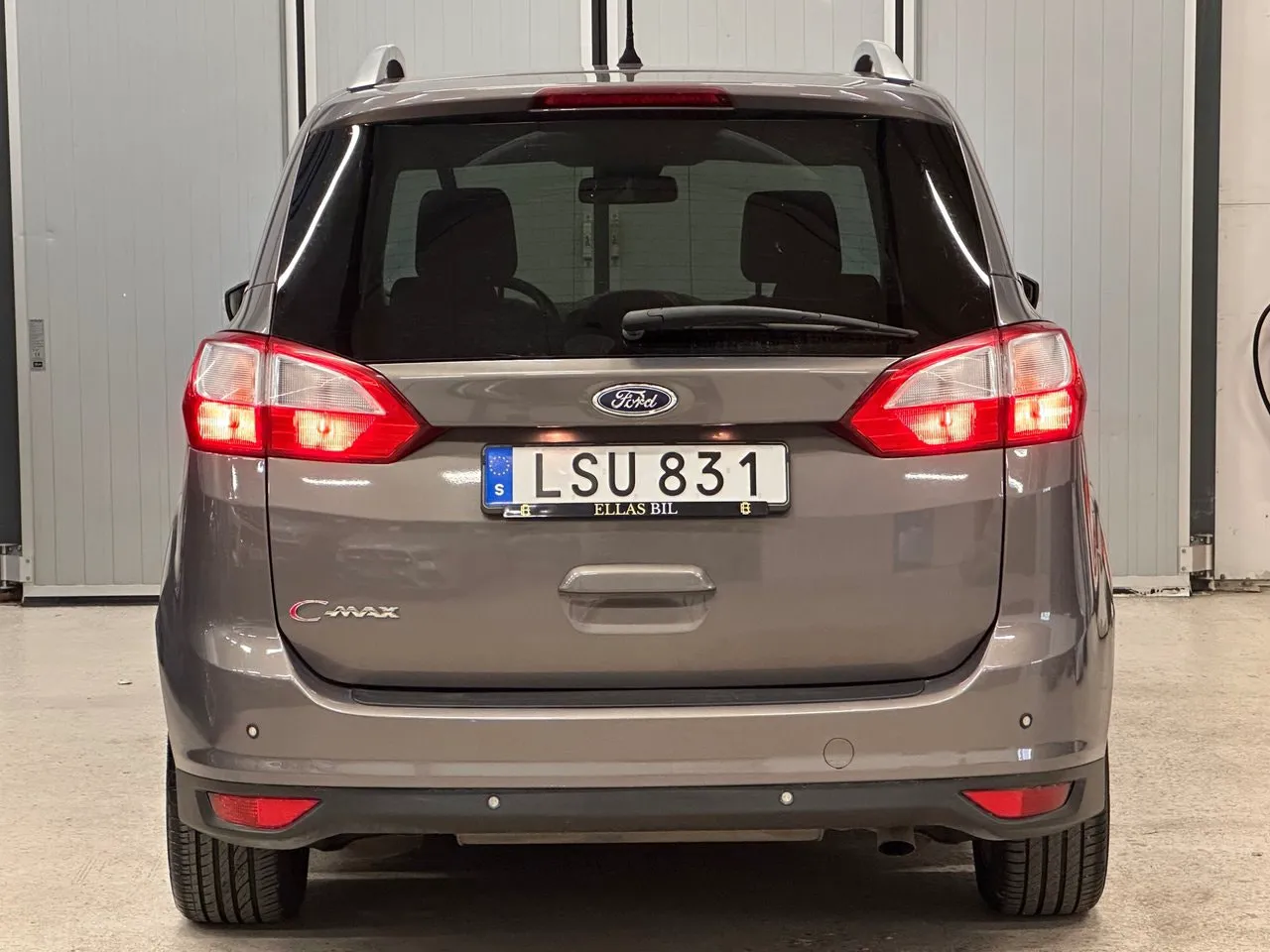 Vehicle image 15
