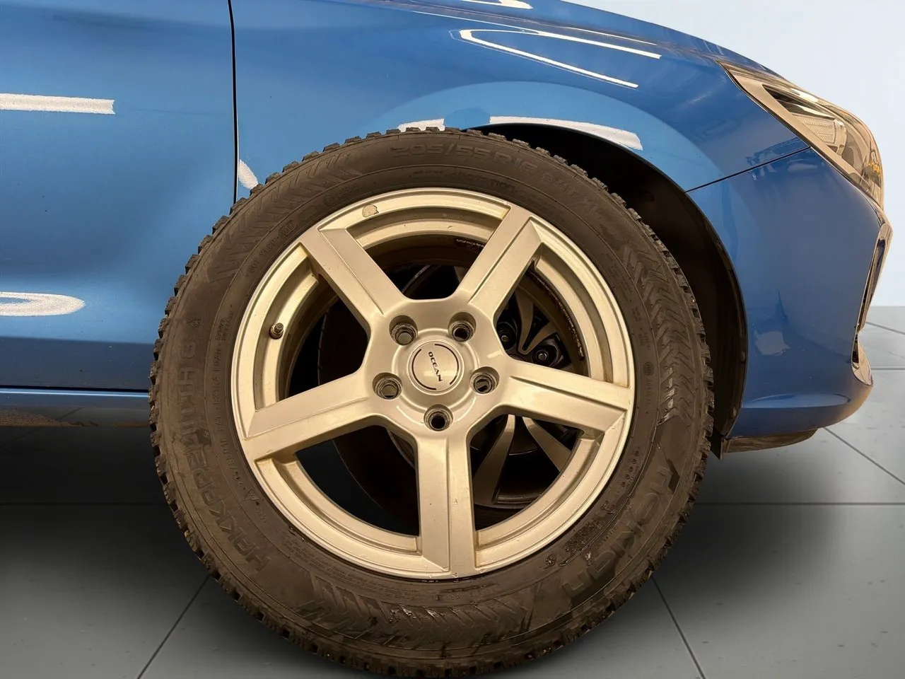 Vehicle image 13