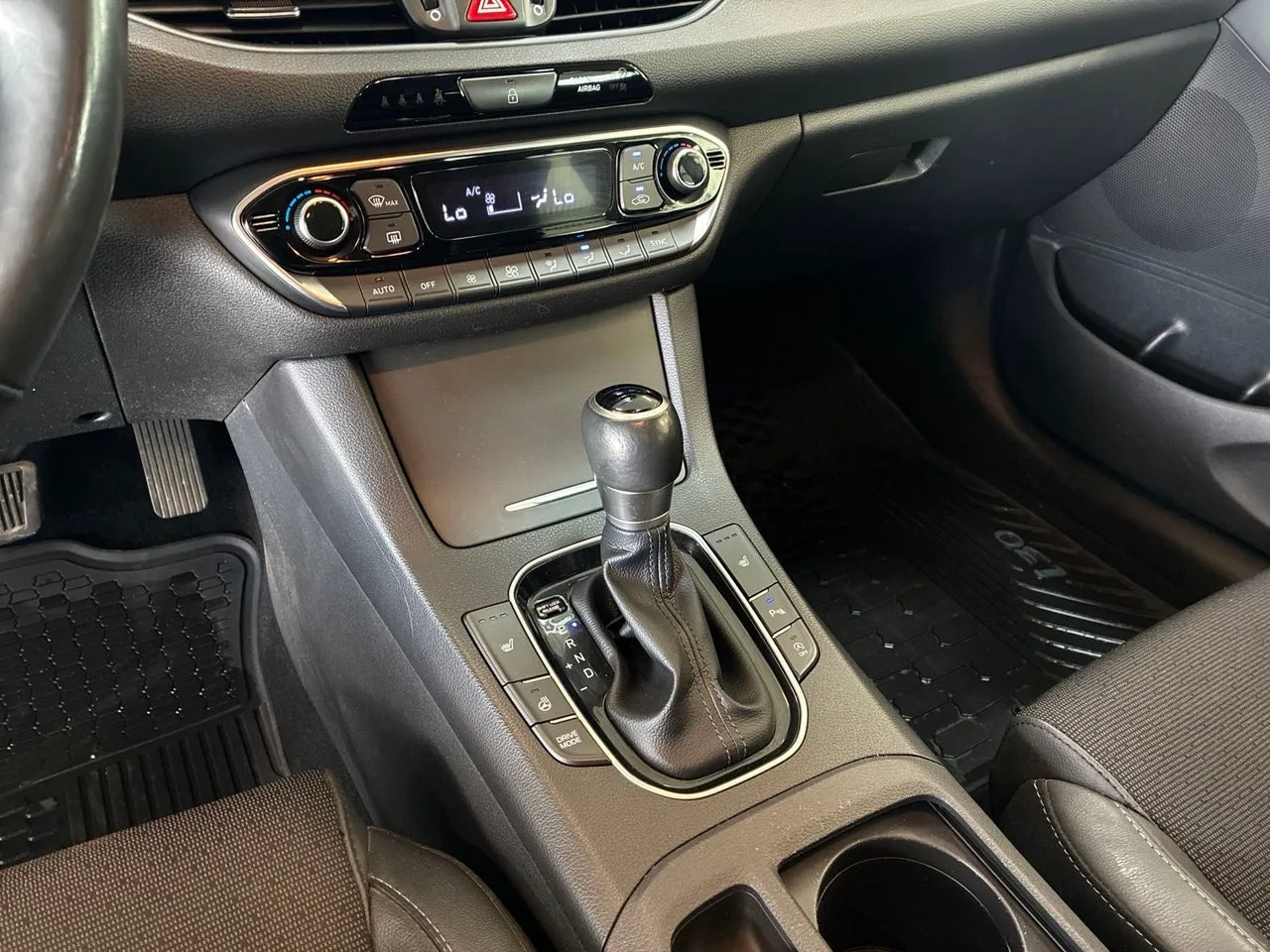 Vehicle image 17