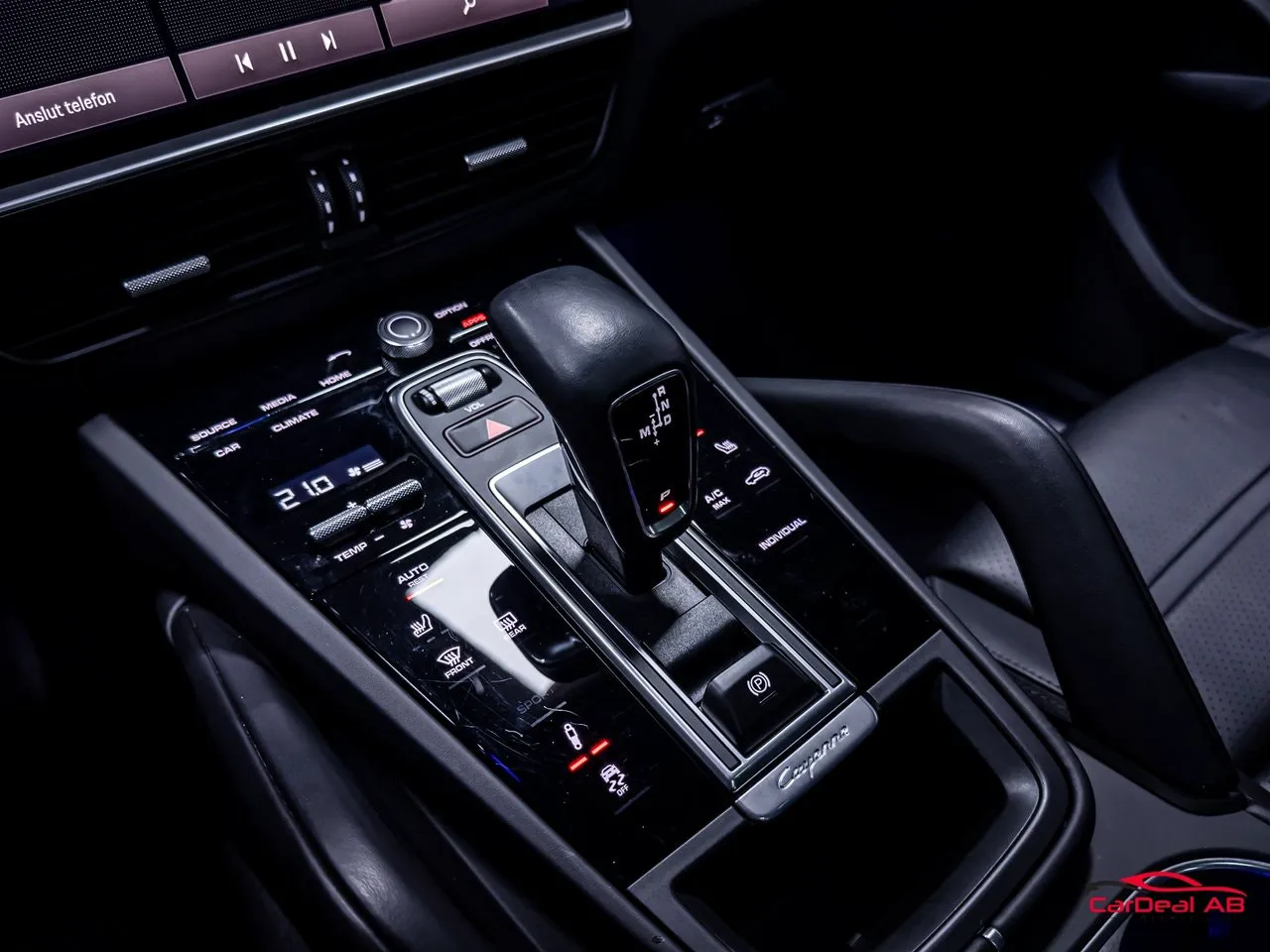 Vehicle image 32